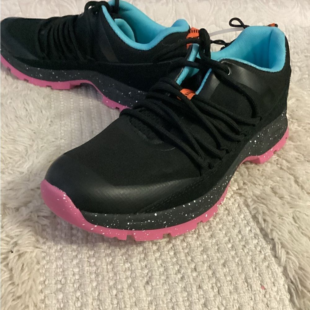 NWT Size 8 Skora sneakers, hiking shoes, suede trim